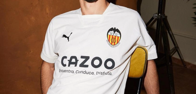 La nueva camiseta oficial del Valencia 22/23