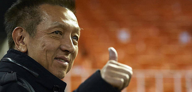 Señor Peter Lim, autorice fichajes para el Valencia, por favor