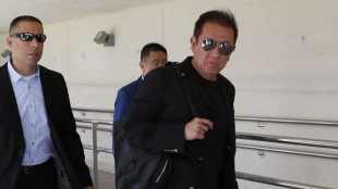 Peter Lim tendría que vender sus acciones del Valencia, pero no hay a quién hacerlo