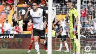 Triunfo intrascendente del Valencia en una tarde extraña (2-0)
