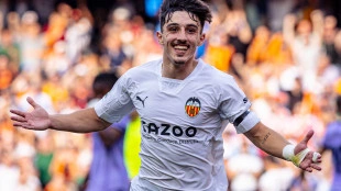 Un Valencia gigante gana al Madrid y tiene a tiro la salvación: gracias Pipo