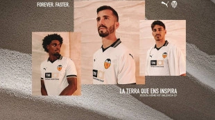 El Valencia presenta su camiseta oficial 23/24